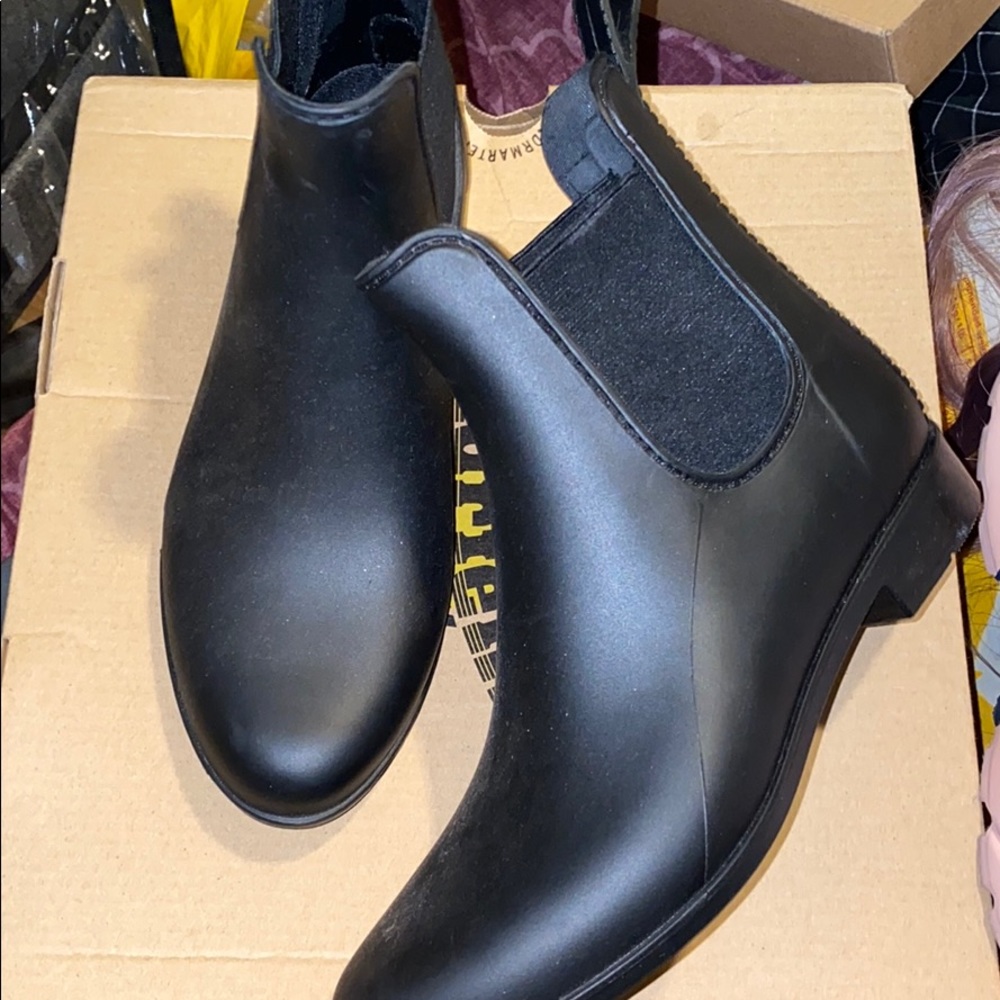 “Rain boots” (post gone by Thursday afternoon)